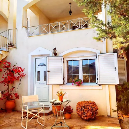 East Red Rock And View Maisonette Apartment