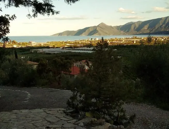 East Red Rock And View Maisonette Leonídion